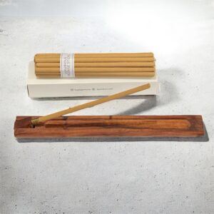 قاعده خشبيه + 20 عود بخور